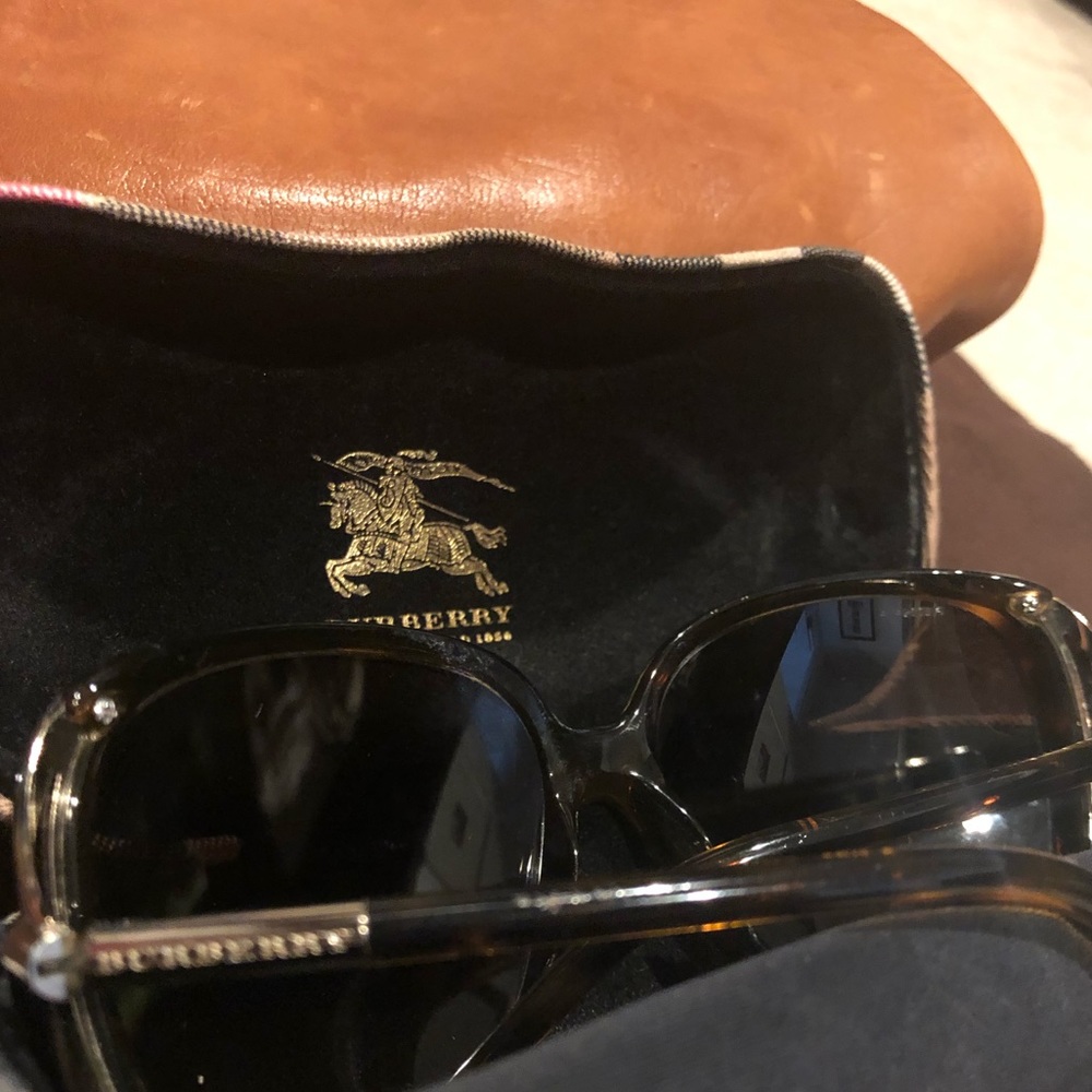 Burberry oversized sunglasses